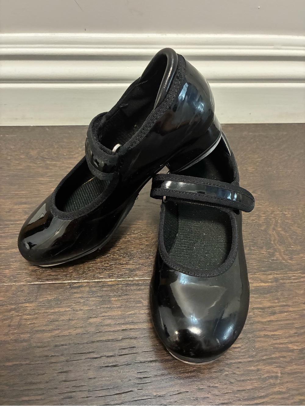 Stelle Girls Elegant Scallop Tap Shoes, Black Patent Leather, Velcro Strap - 11T